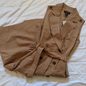 New WHBM Sleeveless Trench Coat, Size 2